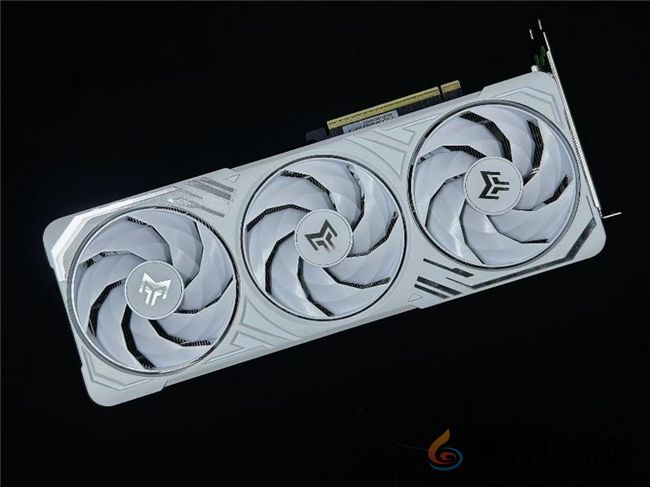 影驰 GeForce RTX 5070 Ti 金属大师 OC评测：DLSS 4超强发挥(图20)